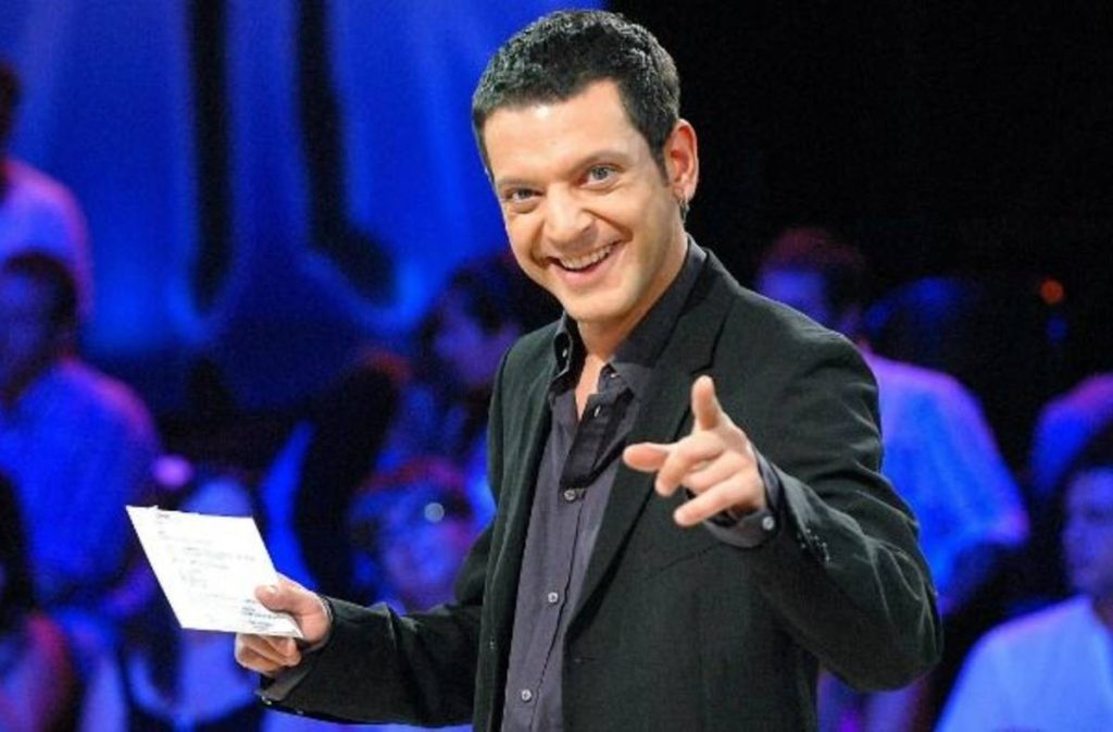 Θυμάστε τον παρουσιαστή Μ.Μακρίδη; – Δείτε πώς είναι σήμερα και γιατί «εξαφανίστηκε» από την τηλεόραση (βίντεο)