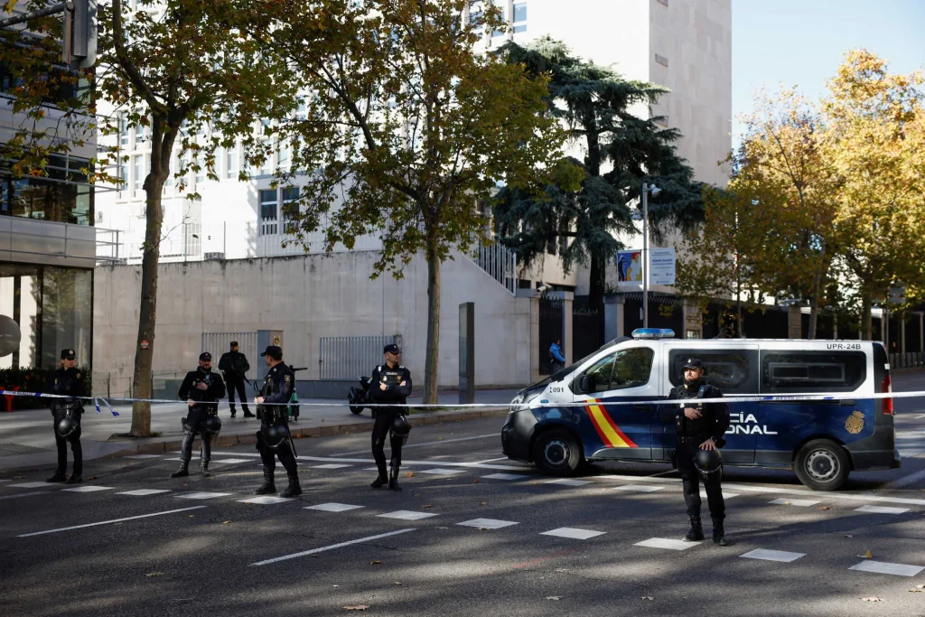 Ισπανία: Φάκελος με εκρηκτικές ουσίες εστάλη και στην πρεσβεία των ΗΠΑ στη Μαδρίτη (βίντεο)