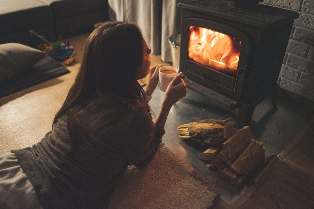 Χειμώνας: Πώς να ζεσταθείτε στο σπίτι χωρίς να ανάψετε τη θέρμανση