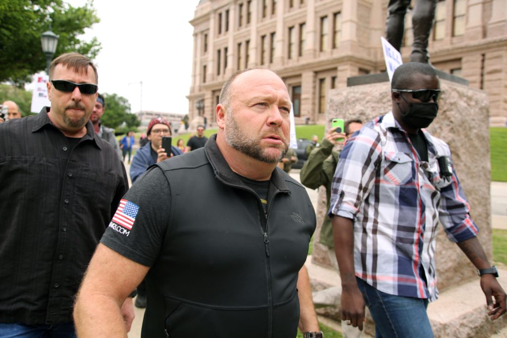 ΗΠΑ: Αίτηση πτώχευσης κατέθεσε ο Άλεξ Τζόουνς