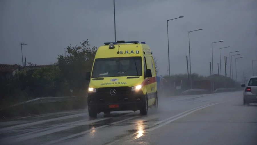 Ημαθία: Σε σοβαρή κατάσταση 14χρονη που παρασύρθηκε από αυτοκίνητο