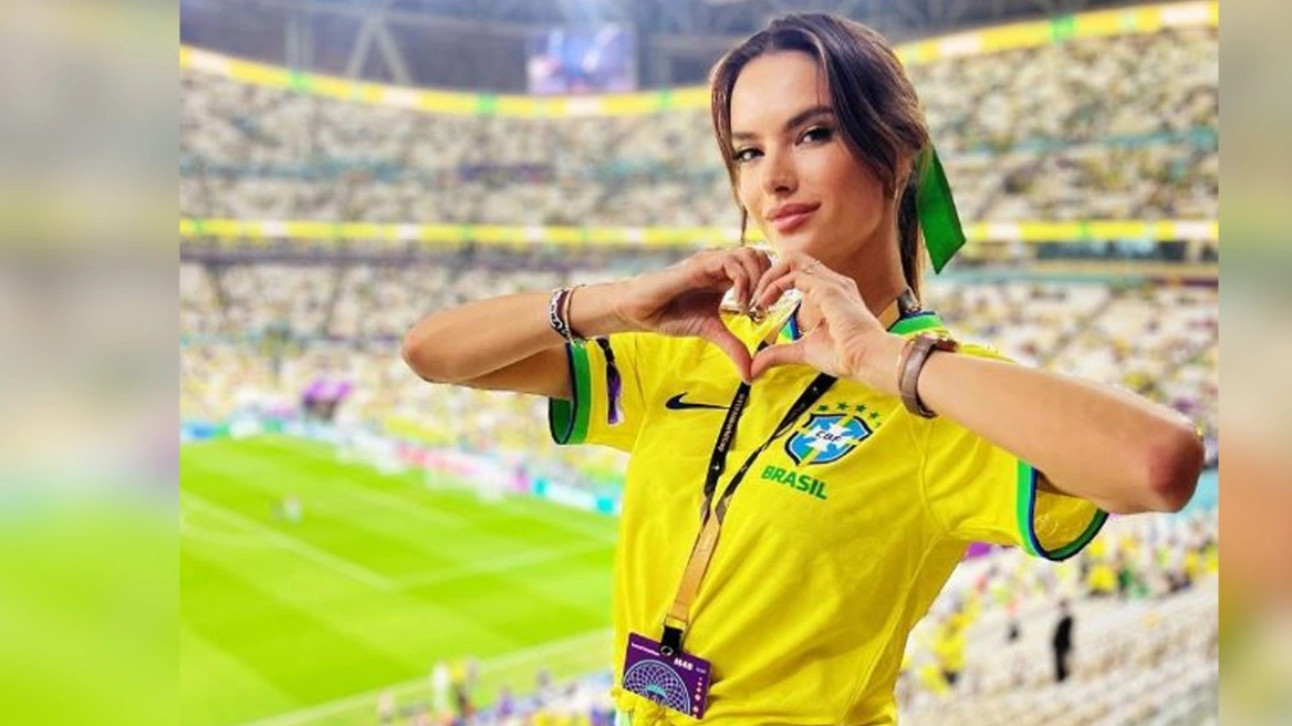 Η Α.Αμπρόσιο πήγε στο Κατάρ για το Μουντιάλ – Δείτε την να ποζάρει με τη φανέλα «Νο9» της Βραζιλίας (φώτο)