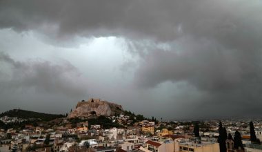 Καιρός: Συννεφιά με βροχές, καταιγίδες και μποφόρ σήμερα – Αναλυτική πρόγνωση