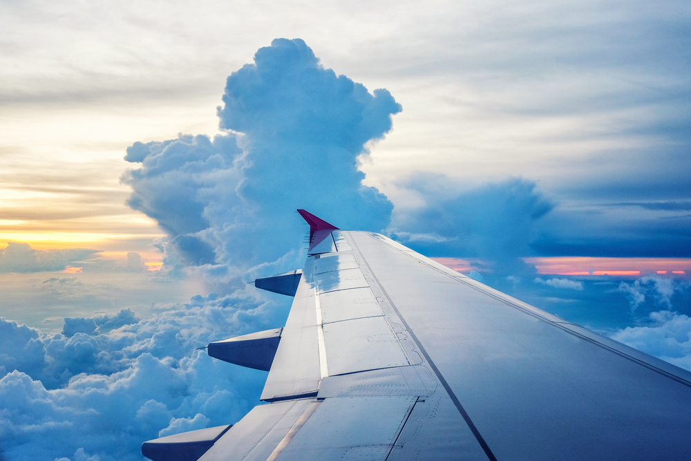 Τι δουλειά έχει μια κολλητική ταινία στο φτερό του αεροπλάνου;