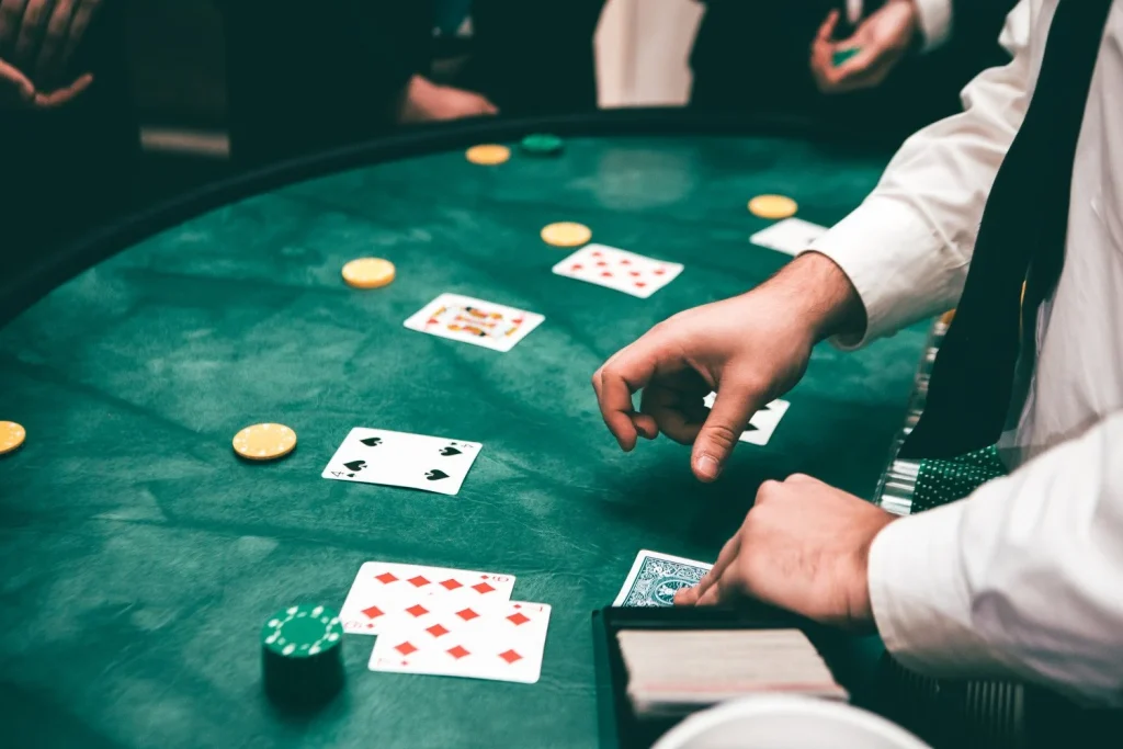 Παράνομο καζίνο στην Καλλιθέα – Κατά την έφοδο εντοπίστηκαν 43 άτομα