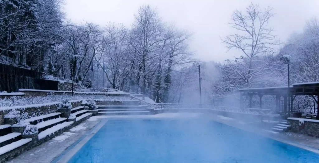 Λουτρά Πόζαρ: Βουτιές κάθε εποχή του χρόνου στις διάσημες ιαματικές πηγές