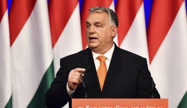 Ουγγαρία: Ο Β.Όρμπαν κατηγορεί την ΕΕ ότι εμποδίζει την εκταμίευση κεφαλαίων «για πολιτικούς λόγους»