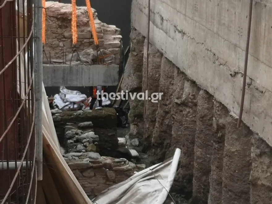 Θεσσαλονίκη: Κυκλοφοριακές ρυθμίσεις στην Εγνατία – Επανατοποθετούνται αρχαία στον σταθμό «Αγίας Σοφίας» (φώτο)