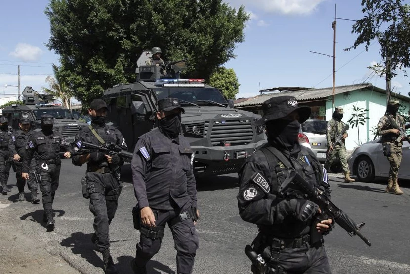 Ελ Σαλβαδόρ: Με 10.000 στρατό ο πρόεδρος προσπαθεί να «ανακαταλάβει» τις πόλεις από τις συμμορίες
