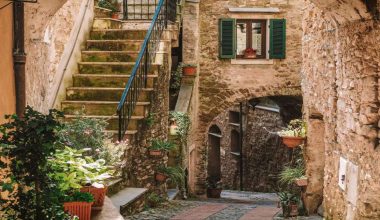 To πανέμορφο μεσαιωνικό χωριό της Ιταλίας που μοιάζει βγαλμένο από ταινία! (φωτο)