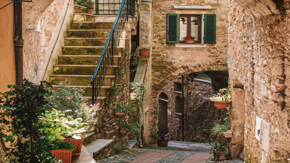 To πανέμορφο μεσαιωνικό χωριό της Ιταλίας που μοιάζει βγαλμένο από ταινία! (φωτο)