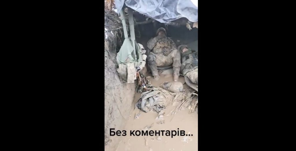 Στη λάσπη των ουκρανικών χαρακωμάτων στο Μπάκχμουτ (βίντεο)