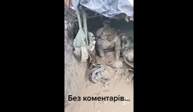 Στη λάσπη των ουκρανικών χαρακωμάτων στο Μπάκχμουτ (βίντεο)