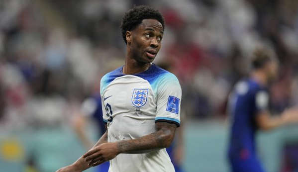 Μουντιάλ 2022: Επέστρεψε στο Λονδίνο ο Στέρλινγκ – Άγνωστοι διέρρηξαν το σπίτι του