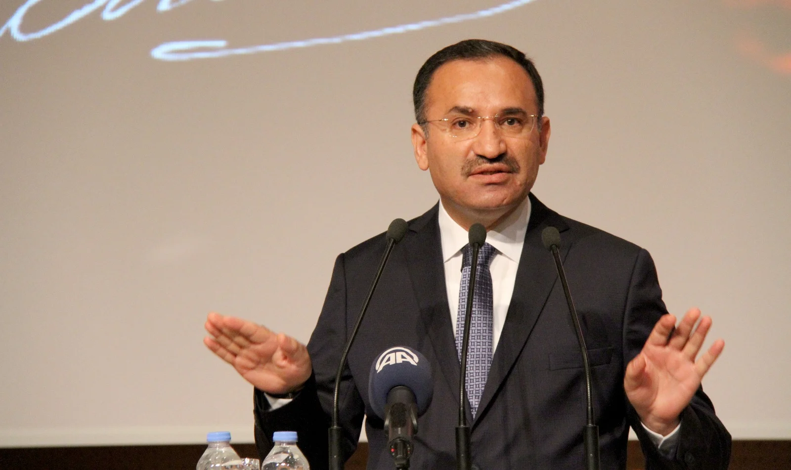 Τούρκος υπουργός Δικαιοσύνης: «Η Άγκυρα λέει πως περιμένει και άλλες εκδόσεις καταζητούμενων από τη Σουηδία»