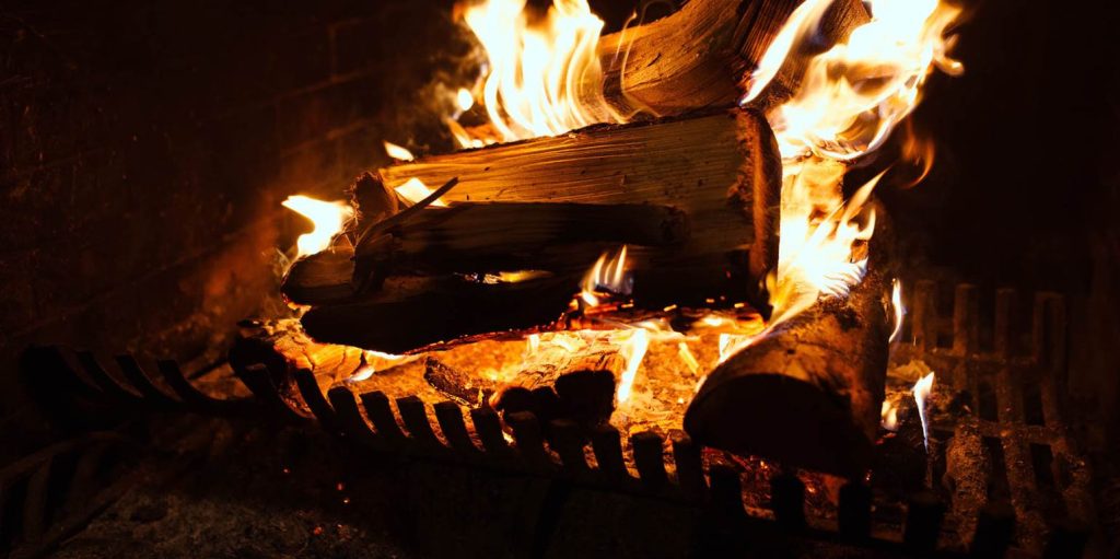 Ηλεία: Φωτιά σε σπίτι από τζάκι – Με τραύματα στο νοσοκομείο ένας άνδρας