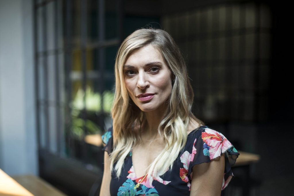 Η Ζ.Δούκα μαζί με φίλη της για καφέ και ψώνια σε εμπορικό κέντρο των βορείων προαστίων (φώτο)