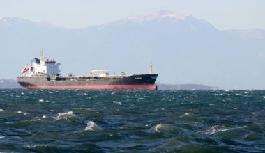 Τουρκία: Συνωστισμός 19 πετρελαιοφόρων δεξαμενόπλοιων στα Στενά μετά την επιβολή πλαφόν στο ρωσικό πετρέλαιο