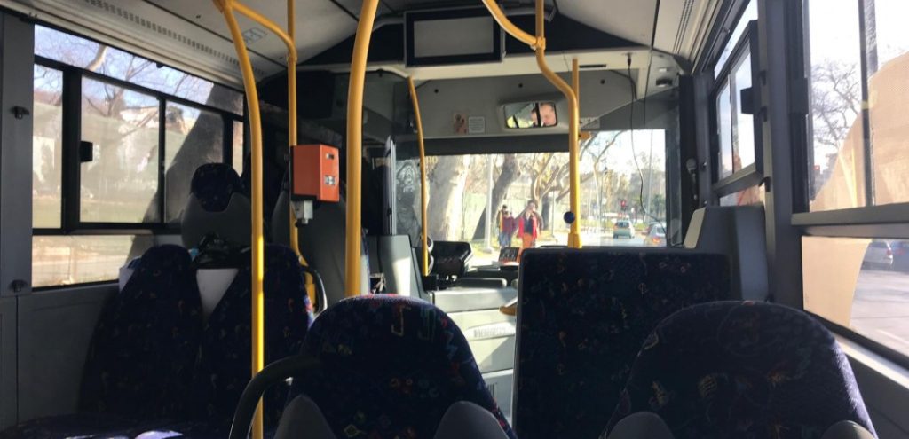 Θεσσαλονίκη: Οδηγός του ΟΑΣΘ στόλισε από μόνος του το λεωφορείο και έγινε viral (βίντεο)