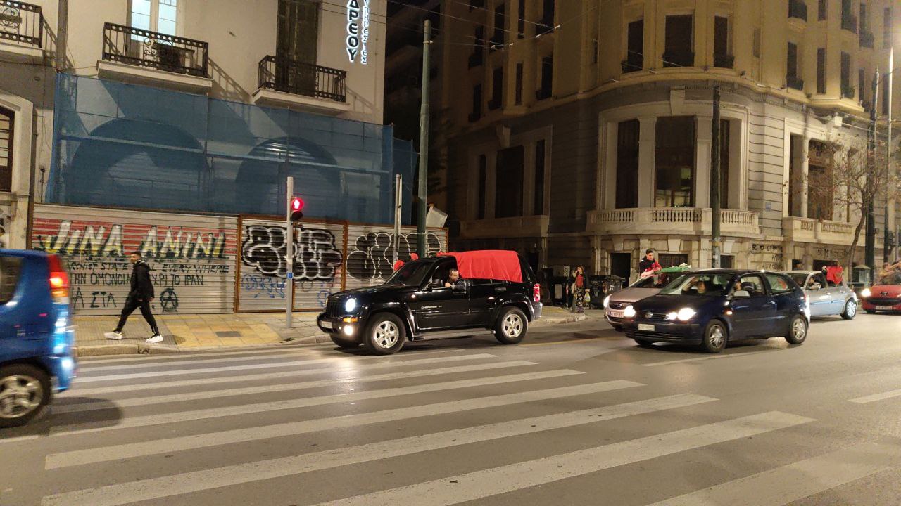 Μουντιάλ: Μαροκινοί πανηγύρισαν στο κέντρο της… Αθήνας την πρόκριση επί της Ισπανίας (φωτό)