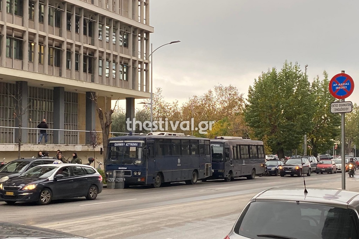 Θεσσαλονίκη: Δίωξη για απόπειρα ανθρωποκτονίας στον 34χρονο αστυνομικό που πυροβόλησε τον Ρομά