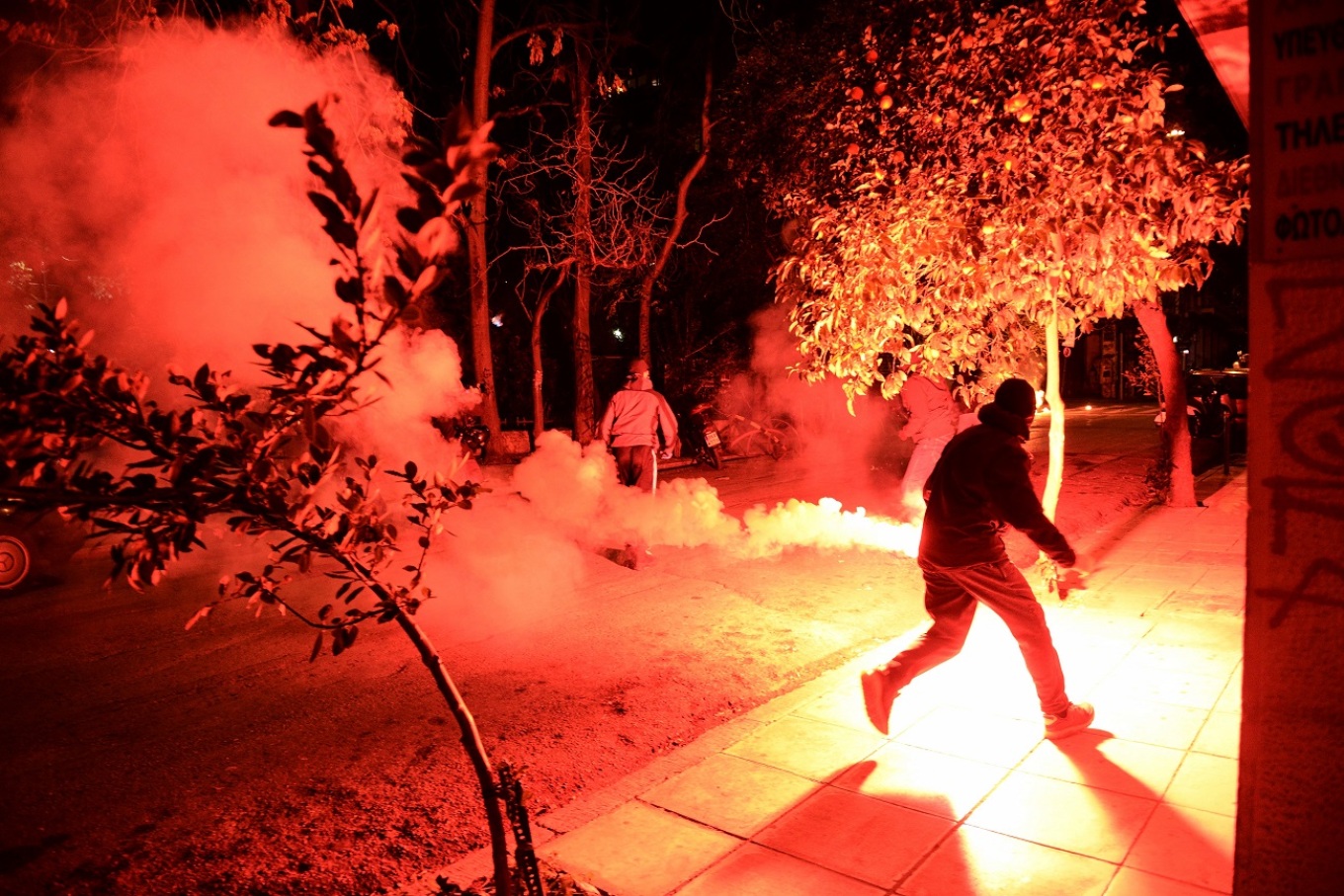 «Πεδίο μάχης» Θεσσαλονίκη και Αθήνα με φωτιές και μολότοφ μετά τις πορείες για τον Α.Γρηγορόπουλο (φωτό-βίντεο) (upd2)