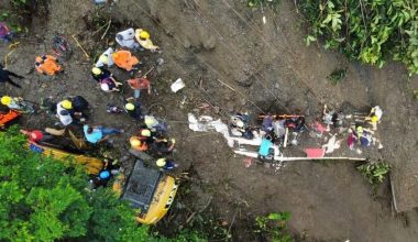 Κολομβία: Τουλάχιστον 34 νεκροί από την κατολίσθηση που παρέσυρε λεωφορείο