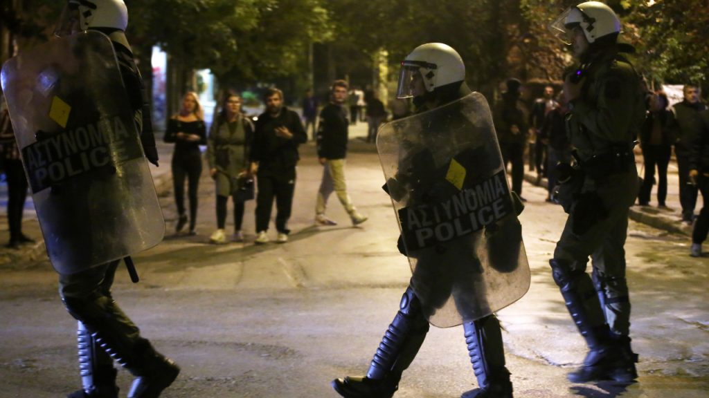 ΕΛ.ΑΣ: Ανακοίνωσε 35 προσαγωγές μετά τα επεισόδια σε Αθήνα και Θεσσαλονίκη