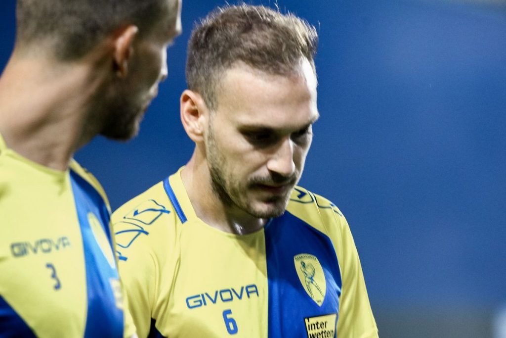 Παναιτωλικός: Φόβοι για ρήξη χιαστών του Μ.Μπακάκη στο φιλικό με την Άντερλεχτ