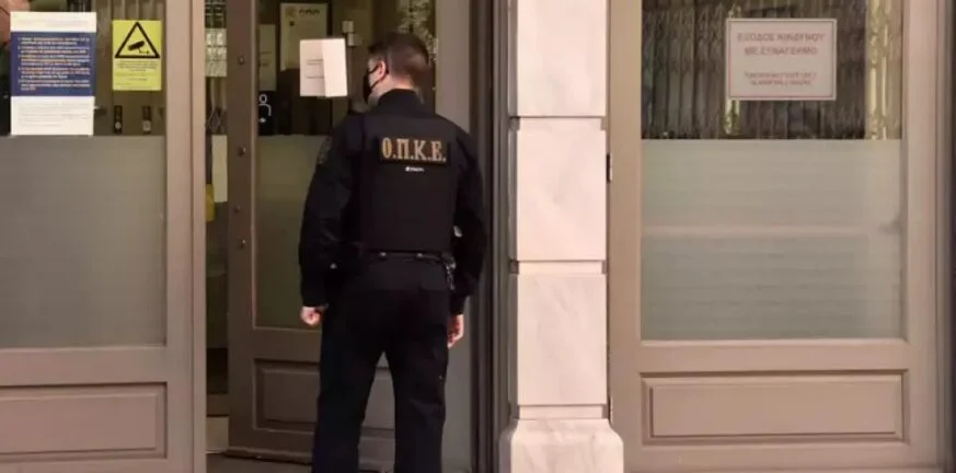 Αργυρούπολη: Με αυτή τη «χειροβομβίδα» έκανε τις ληστείες ο συνταγματάρχης – Με τι την είχε φτιάξει