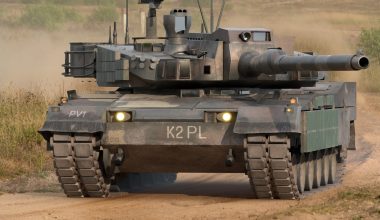 Η Πολωνία παρέλαβε τα πρώτα άρματα μάχης K2 και τα πρώτα χόβιτσερ από τη Νότια Κορέα