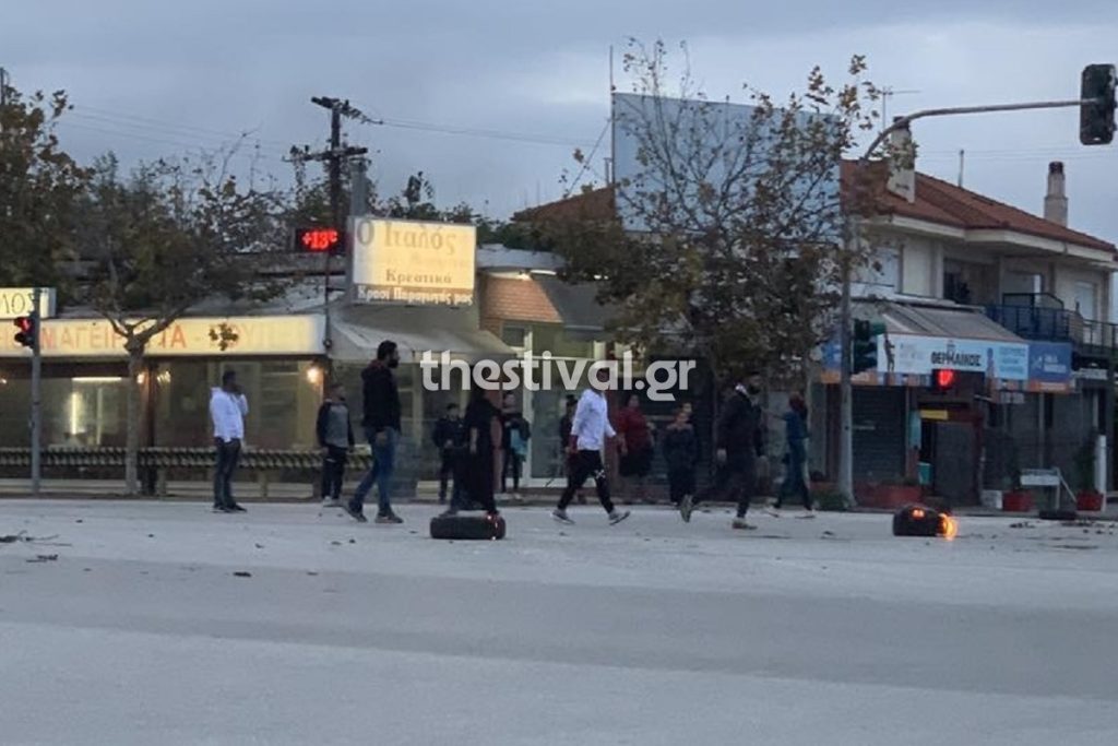 Τσιγγάνοι έστησαν οδοφράγματα στο δρόμο Θεσσαλονίκης – Μηχανιώνας