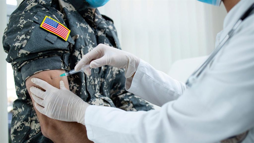 ΗΠΑ: Προς κατάργηση ο υποχρεωτικός εμβολιασμός κατά του Covid-19 στον αμερικανικό στρατό