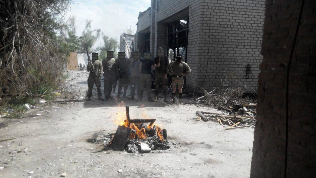 Ουκρανοί νεοναζί καίνε τις ορθόδοξες χριστιανικές εικόνες!