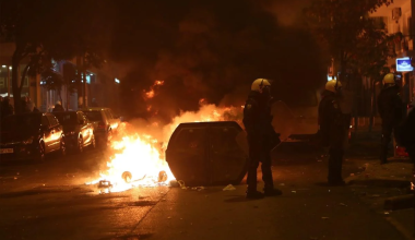 «Χάος» το βράδυ στην Αττική: Οι Ρομά «έκαψαν» την Αθήνα – Πυροβόλησαν στο πρόσωπο τον διοικητή της ομάδας ΟΠΚΕ (upd)