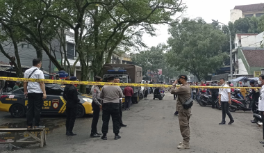 Ινδονησία: Βομβιστής-καμικάζι ανατινάχθηκε σε αστυνομικό τμήμα στην Ιάβα – Τρεις τραυματίες (φώτο)