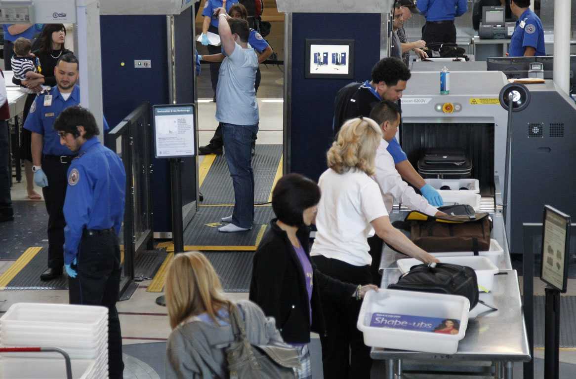 ΗΠΑ: Υπάλληλοι αεροδρομίου δεν πίστευαν στα μάτια τους όταν άνοιξαν τσάντα επιβάτη