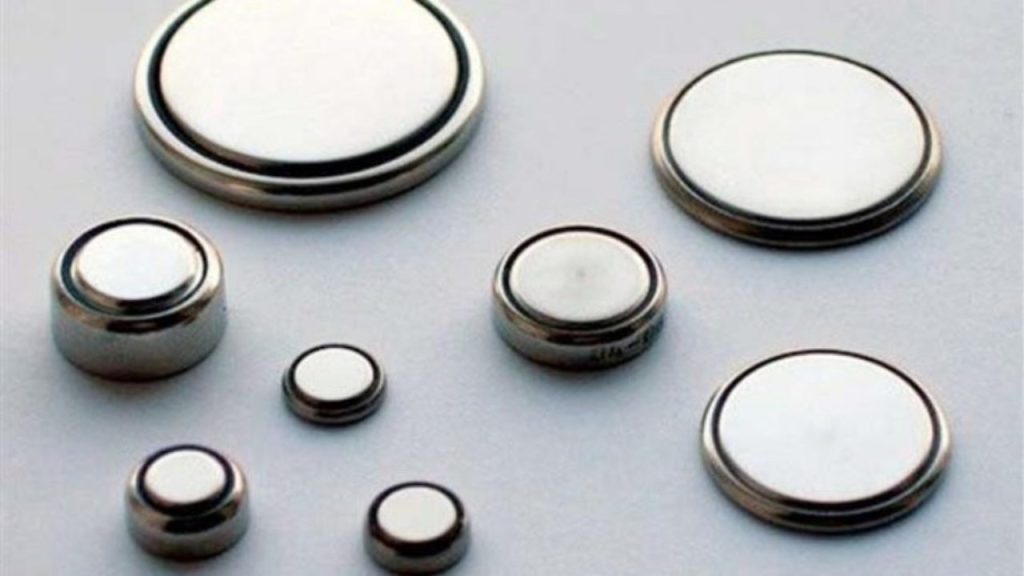 Δείτε τι πρέπει να κάνετε αν το παιδί σας καταπιεί μπαταρία-«κουμπί» – Το μυστικό με το μέλι