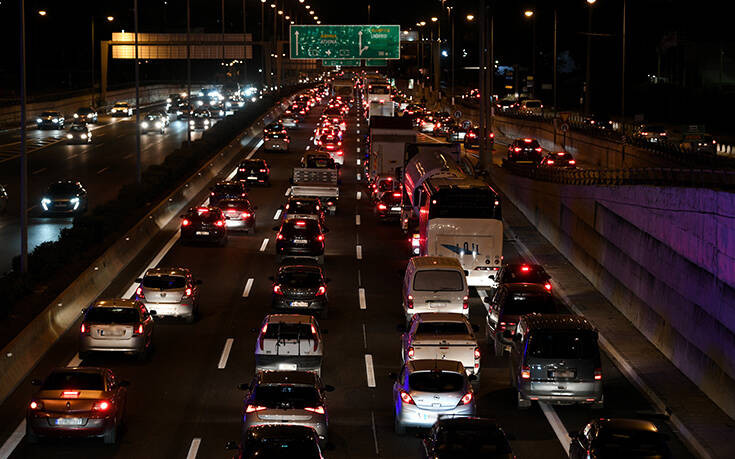 Μέγαρα: Άνοιξε η εθνική οδός Αθηνών – Κορίνθου μετά τις ταραχές από Ρομά