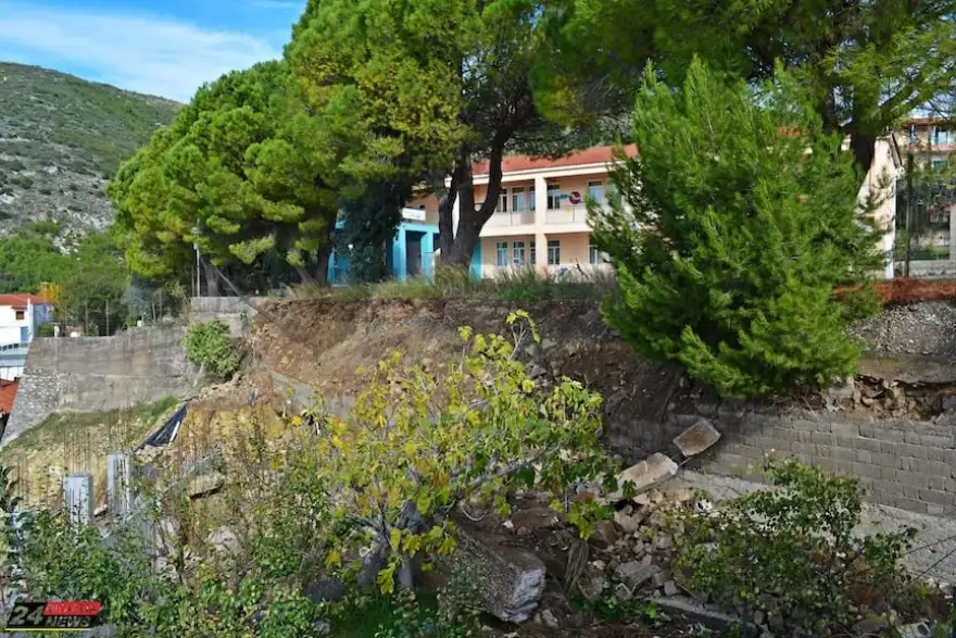 Ηλεία: Κατέρρευσε τμήμα του τοιχίου αντιστήριξης σε Δημοτικό Σχολείο