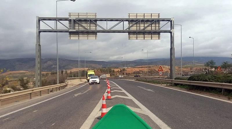 Απελευθερώθηκε η περιφερειακή οδός Αιγάλεω προς Σκαραμαγκά μετά την αποκοπή της από ένοπλους Ρομά (upd)