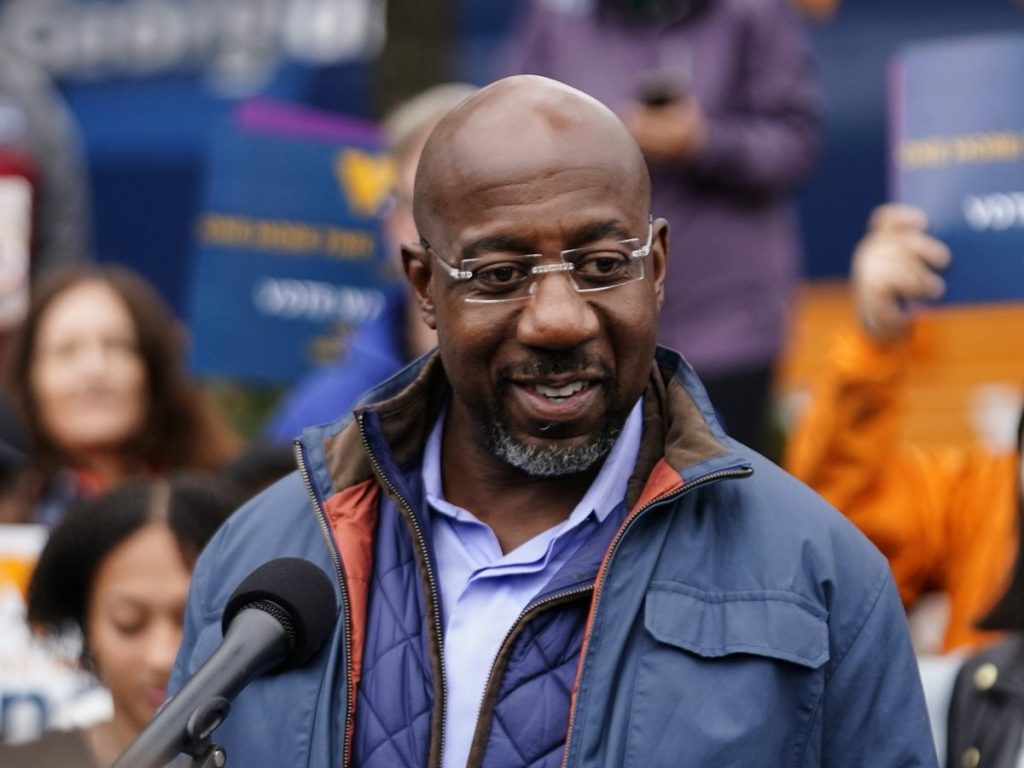 ΗΠΑ: Κέρδισε την Τζόρτζια ο υποψήφιος των Δημοκρατικών Ράφαελ Γουόρνοκ