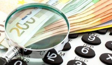 Έλεγχος για φοροδιαφυγή και «ξέπλυμα μαύρου χρήματος»: «Κλειδώνουν» έως 18 μήνες τραπεζικοί λογαριασμοί και θυρίδες