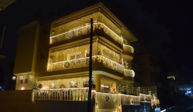 Κοζάνη: Εντυπωσιάζει το σπίτι που έχει στολιστεί με περισσότερα από 10.000 λαμπιόνια (φώτο-βίντεο)