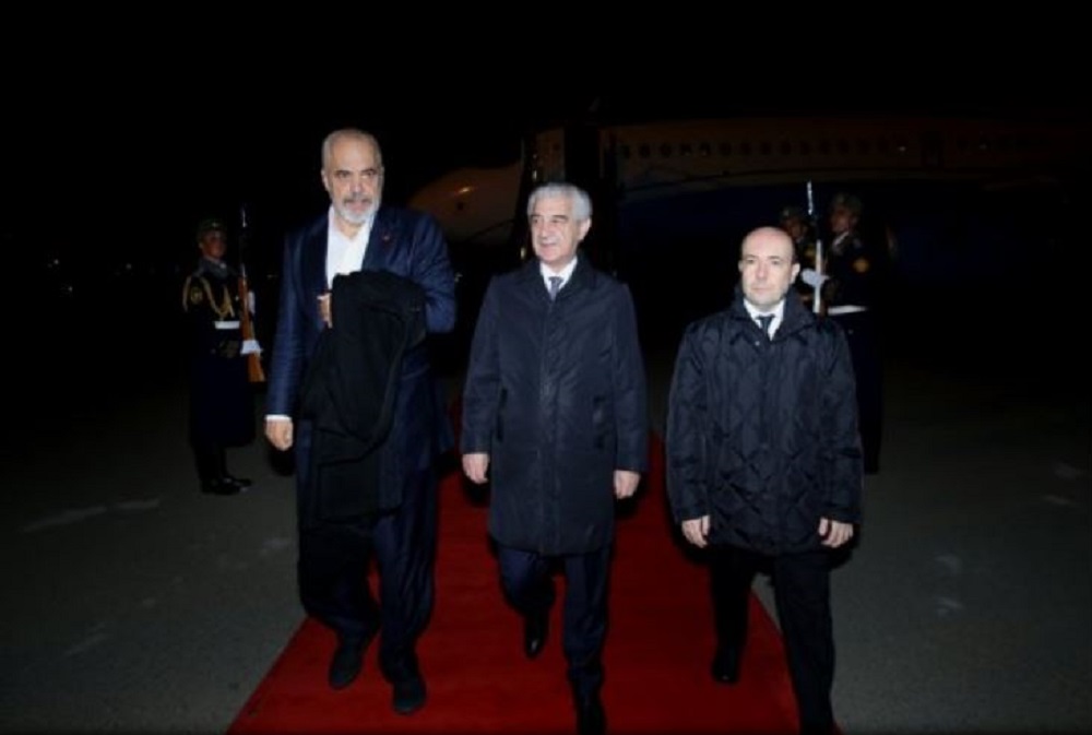 Αλβανία: Ο Έντι Ράμα έφτασε στο Αζερμπαϊτζάν