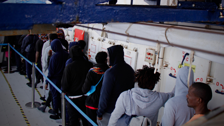 Μεσόγειος: Άδεια να ελλιμενιστεί στην Ιταλία ή στη Μάλτα ζητά πλοίο ΜΚΟ με 261 αλλοδαπούς