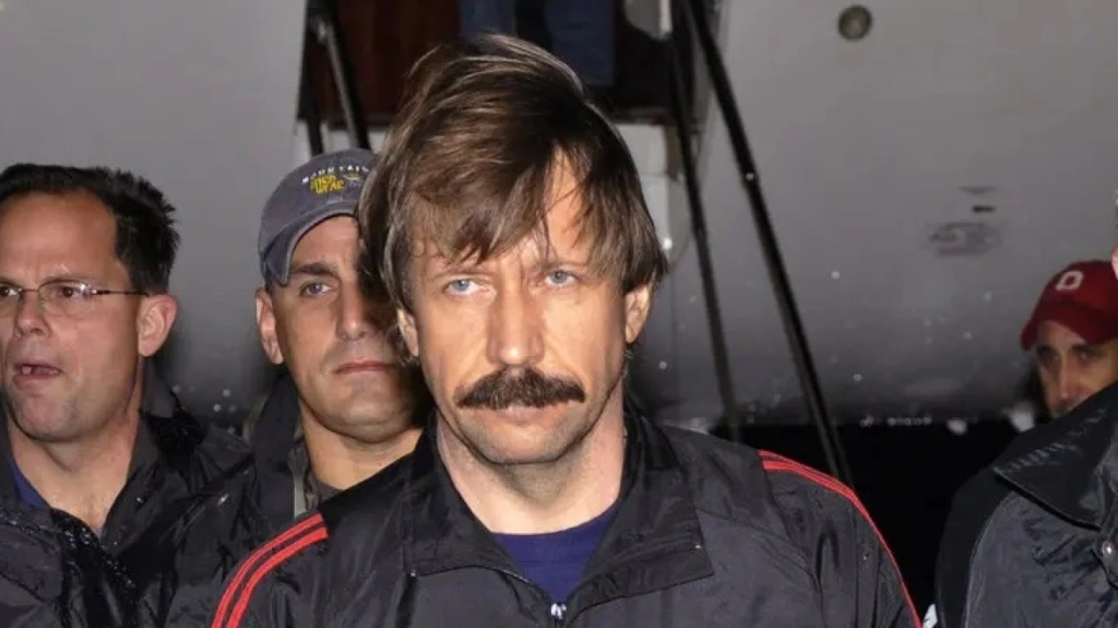 Βίντεο με τη συγκινημένη μητέρα του Β.Μπουτ:  «Σ’ αγαπώ πολύ» – Οι ευχαριστίες της στον Ρώσο πρόεδρο