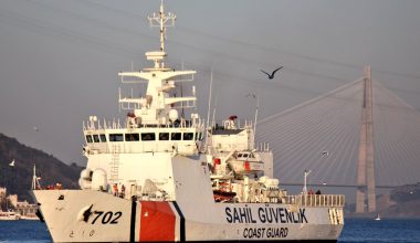 Τουρκικά αλιευτικά παραβίασαν τα ελληνικά ύδατα – Τα προστάτευε ακταιωρός (βίντεο)
