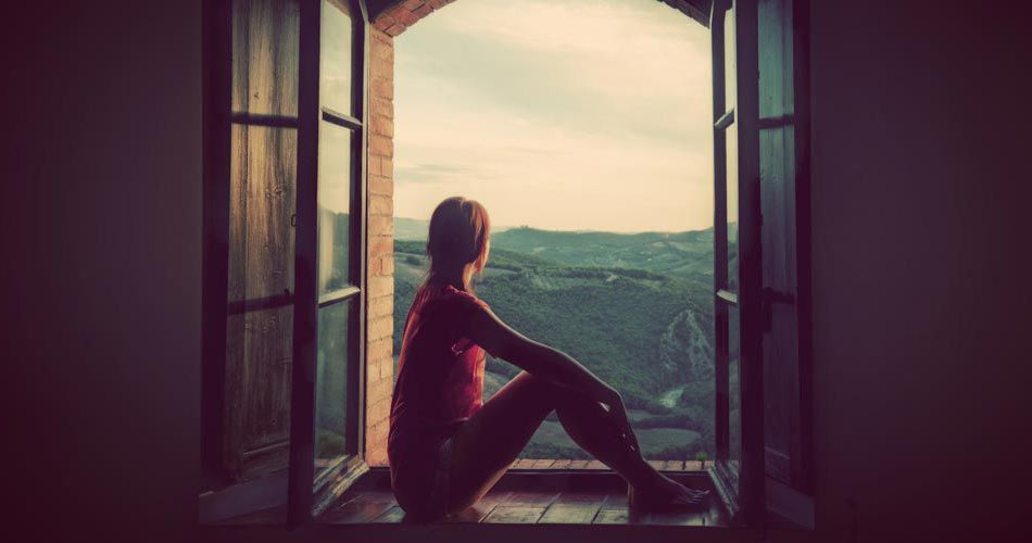 Δημοσκόπηση έδειξε τι κρύβουν οι μισές γυναίκες από τον σύντροφό τους