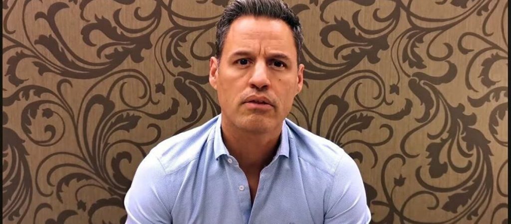 Ο Γ.Πετράκος σε Χ.Παπακαλιάτη για Maestro: «Νεοταξίτικη woke υποκουλτούρα και καλλιέργεια μίσους προς το αντρικό πρότυπο»